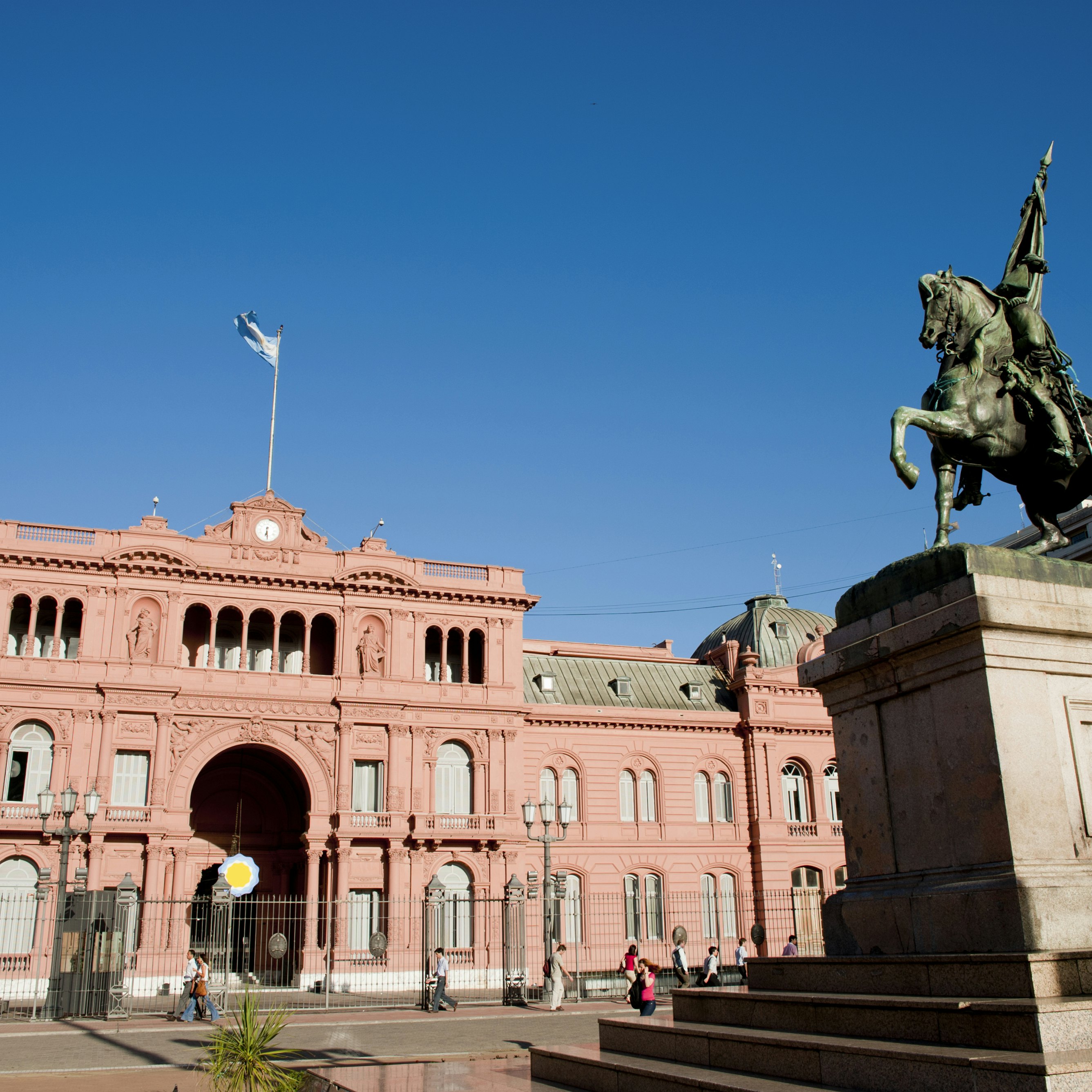 General Belgrano's statue and Casa Rosada