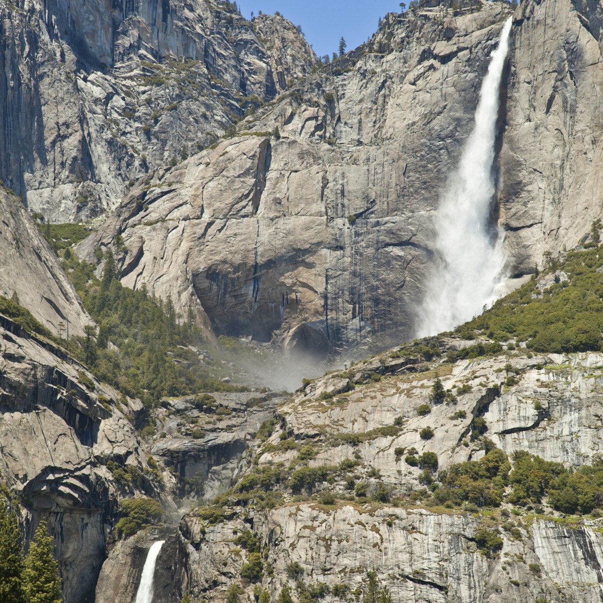 Upper and Lower Yosemite Falls, Yosemite Valley, Yosemite National Park, UNESCO World Heritage Site, Sierra Nevada, California, United States of America, North America